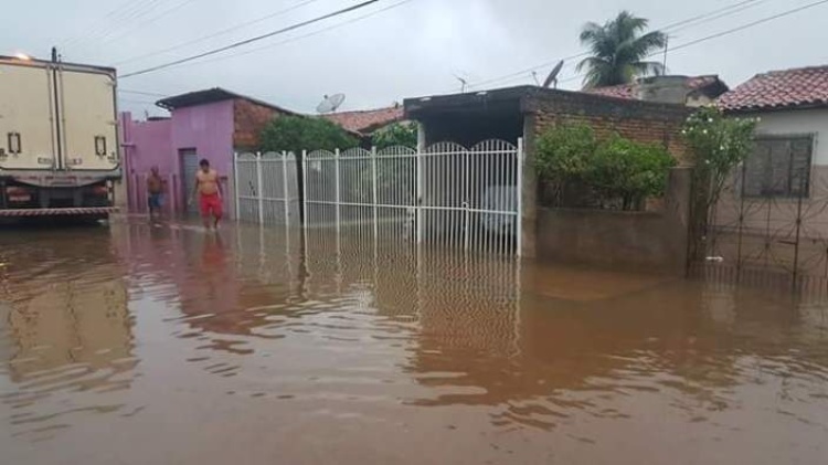 Casas alagadas no Bairro Cidade Nova, em Campo Maior