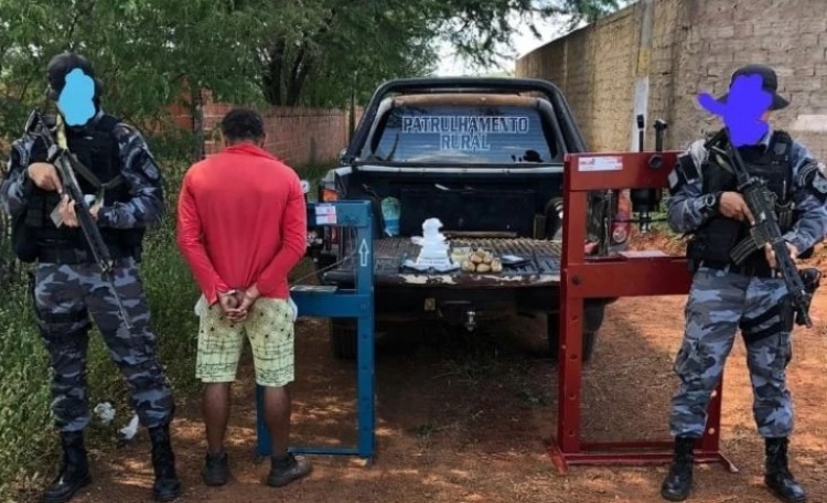 Polícia desarticula laboratório de drogas em casa na zona rural de Picos (Foto: Divulgação)