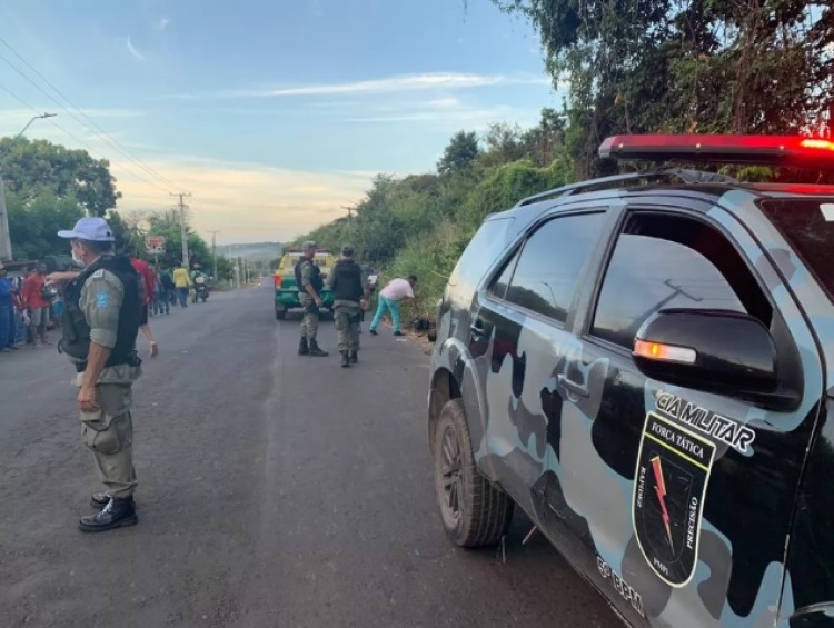 Motociclista morre ao perder o controle de moto na estrada da Cacimba Velha, em Teresina — Foto: Laura Moura/g1 Piauí