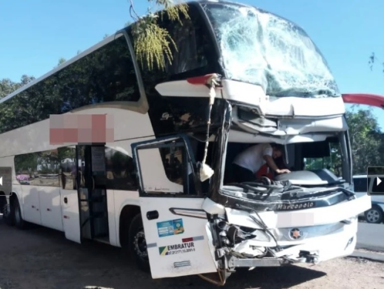 Homem morre em acidente envolvendo três ônibus na rodovia BR-135 - Imagem: Reprodução/Portal B1