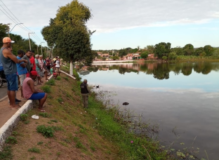 Homem é encontrado morto dentro de açude na cidade de São Pedro do Piauí (Foto: Reprodução/ WhatsApp)