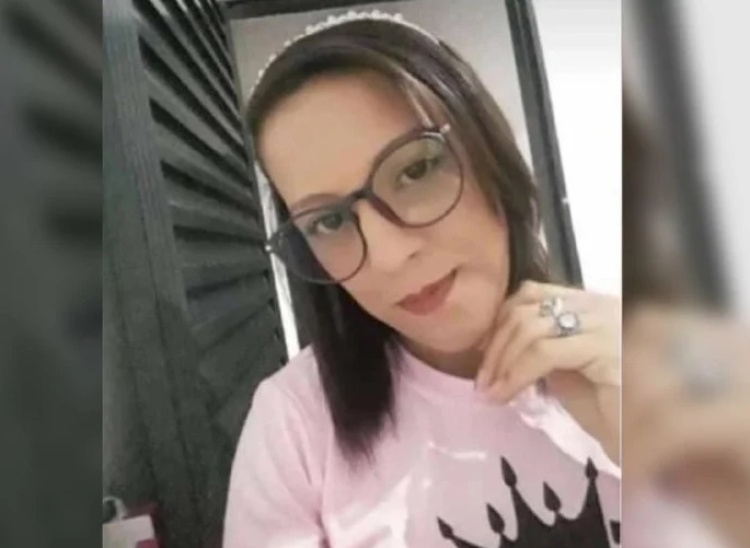 Karina foi encontrada morta com sinais de estrangulamento (Foto: Reprodução)