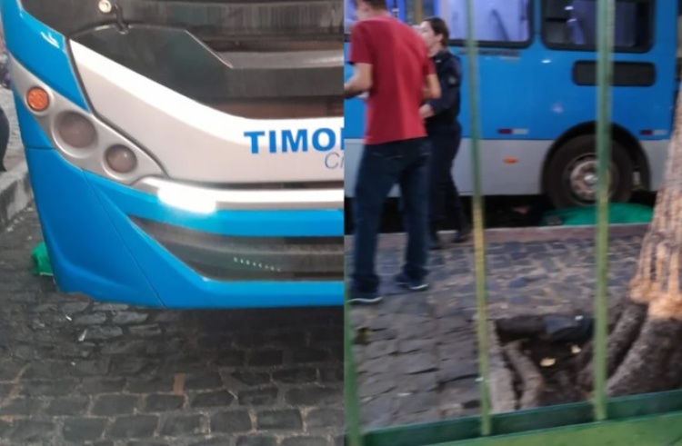 Mulher morre após ser atropelada por ônibus na praça Saraiva em Teresina (Foto: Reprodução/ WhatsApp)