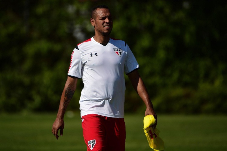 Luis Fabiano conseguiu efeito suspensivo no STJD e virou a esperança para o lugar de Pato (foto: Djalma Vassão/Gazeta Press)