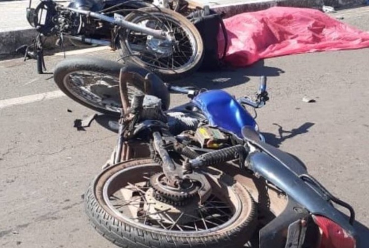 Duas pessoas morrem em colisão frontal entre motos em Barras, no Piauí (Foto: Reprodução/ WhatsApp)