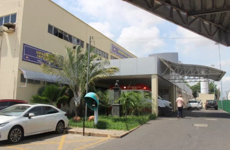 Vítima foi socorrida com vida e levada ao Hospital de Urgência de Teresina (HUT) — Foto: Ilanna Serena/g1