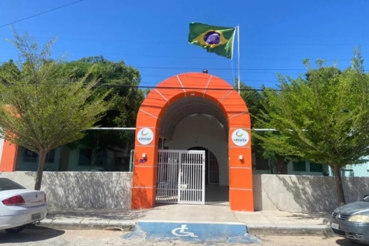 Estudante fica ferida após ser agride com faca por outro aluno durante aplicação de prova no Litoral do Piauí — Foto: Arquivo Pessoal / Milene Guerra