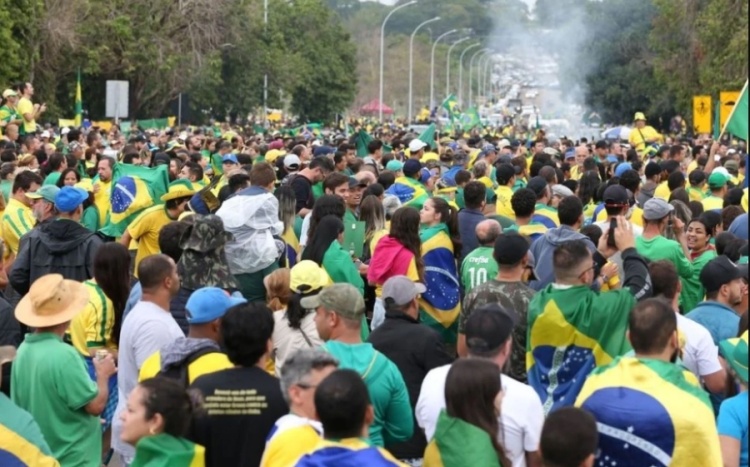 Raio atingiu tenda de manifestantes no QG do Exército - Foto: Agência Brasil