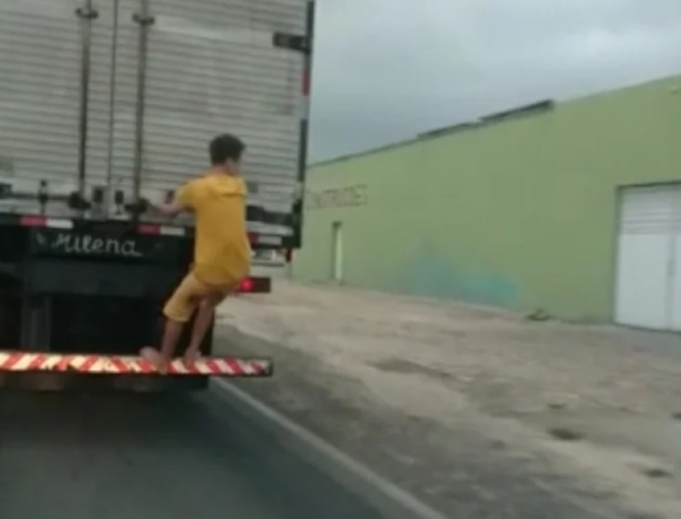 Polícia Militar recupera motocicleta furtada - Foto: Cidades na Net