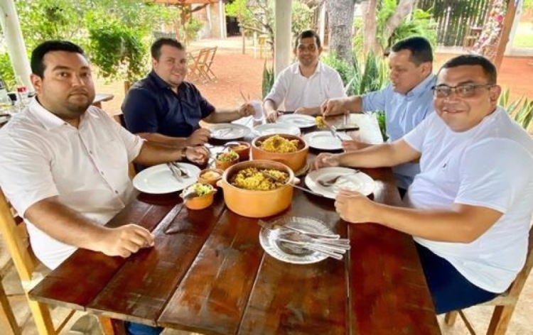 Parlamentares de oposição dialogam para definir um novo líder com saída de Michele Maroca para o grupo do prefeito