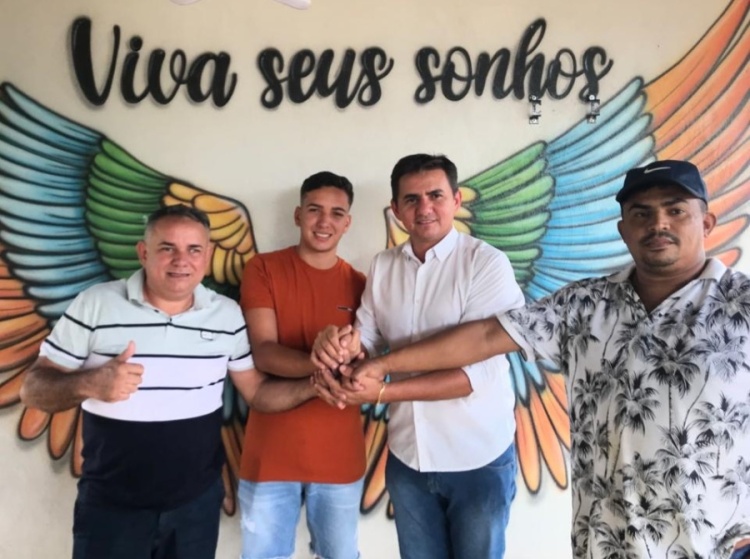 FOTO: Cesar, Cauã, Hilton e o empresário Felipe