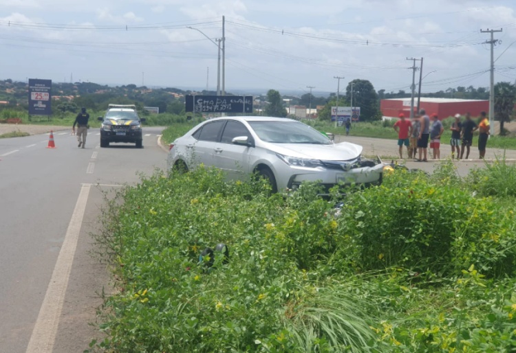 Pastor morre após colisão entre carro e motocicleta na BR-230 em Floriano (Foto: Divulgação PRF)