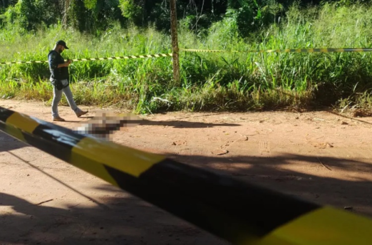 Jovem é morto com vários tiros em estrada de terra próximo a PI-112 — Foto: Lívia Ferreira/g1 Piauí