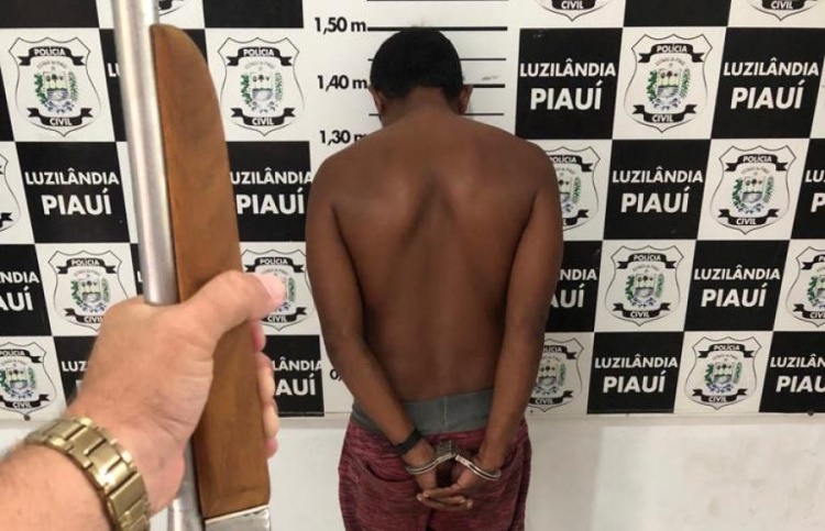 Pai de um dos adolescente com arma de fogo em casa, sem ter porte de arma