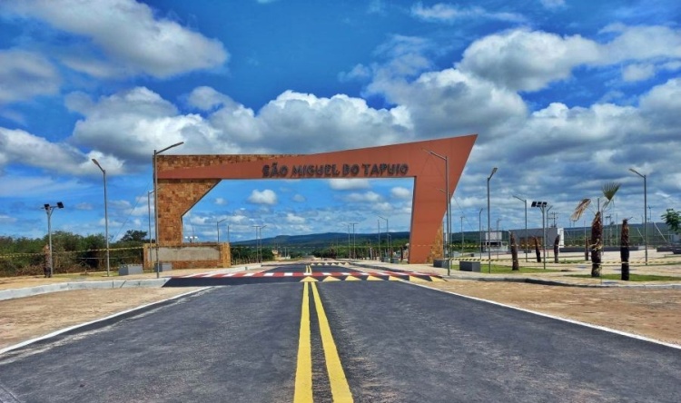 Portal de entrada da cidade de São Miguel do Tapuio. Foto: Jornalista Valter Lima/Tapuio Noticias