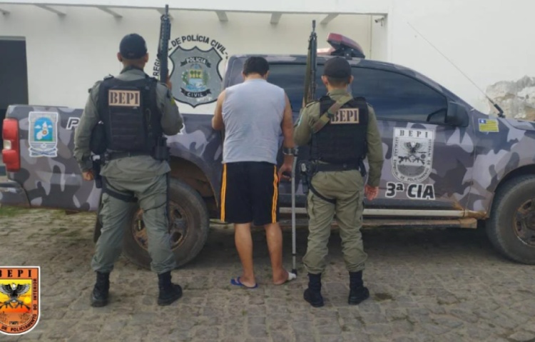 Homem é preso por tráfico de drogas dentro de bar no interior do Piauí (Foto: Reprodução/ PM)