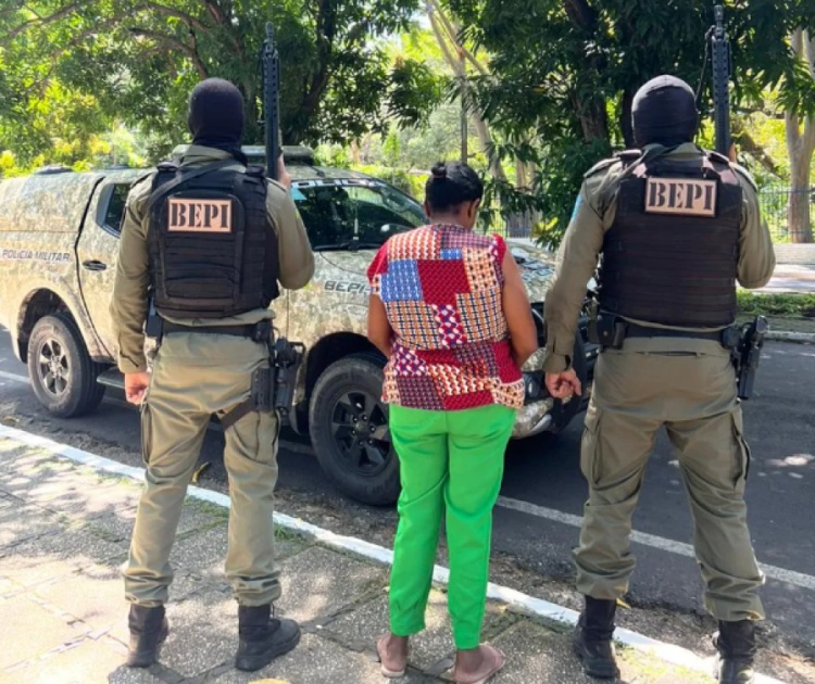 'Vovó do pó': idosa de 67 anos é presa apos assumir ponto de venda do genro, na Zona Norte de Teresina — Foto: Polícia Militar