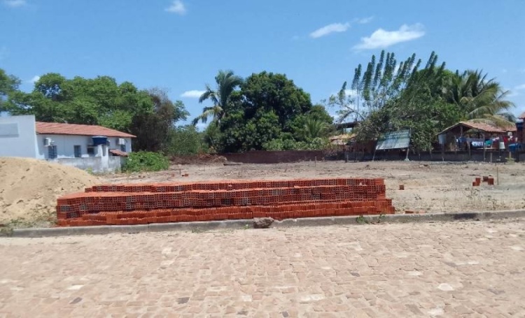 Obra fica ao lado de outra já construída