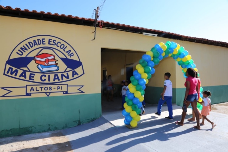 Escola Mae Ciana sendo inaugurada reforma em maio de 2019