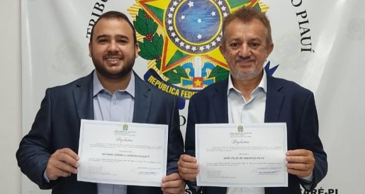 Jordélio e João Félix sendo diplomados em 2020; Foto: Divulgação