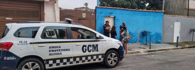 Viatura da GCM que atendeu a ocorrência contra a idosa na rua Bento Vieira de Castro, na Vila Taquari, Zona Leste. — Foto: Acervo pessoal