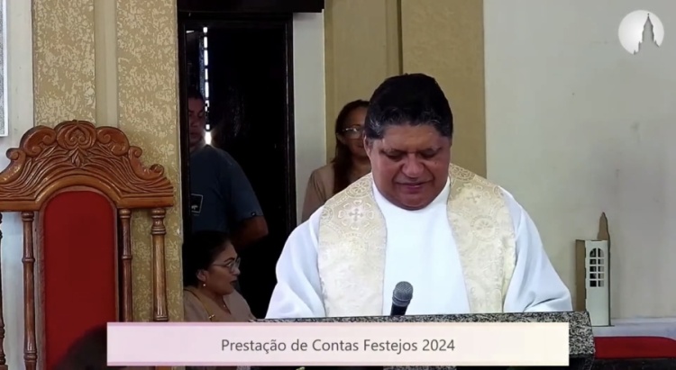 Foto: Padre anuncia valor parcial das arrecadações do festejo