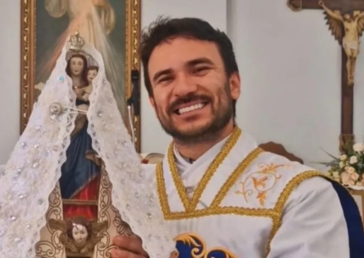 Padre Fabrício Rodrigues, conhecido por ter viralizado nas redes sociais - Foto: Reproduções 