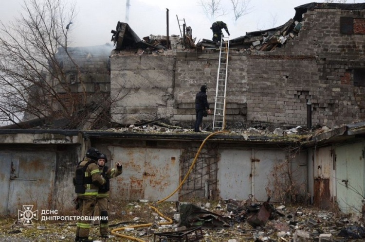 Ataque russo atingiu a cidade de Dnipro, na Ucrânia. Handout / State Emergency Service of Ukraine / AFP