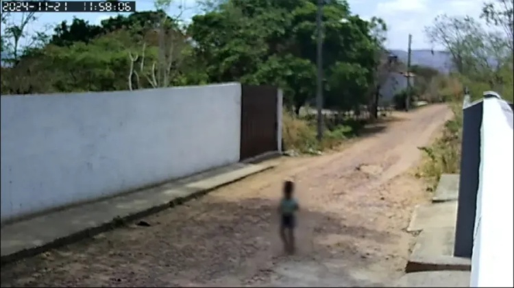 Após ser sequestrada, criança foi abandonada no município vizinho, Juazeiro do Norte. — Foto: Reprodução