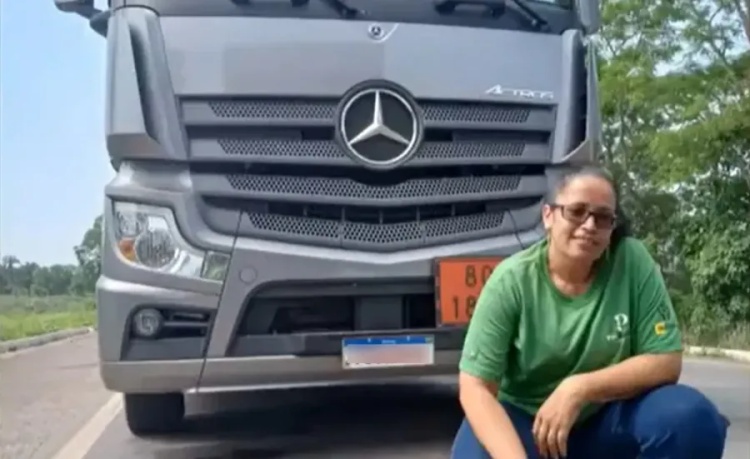 A motorista de caminhão Andreia Maria de Souza caiu no rio após ponte desabar. — Foto: TV Globo/Reprodução