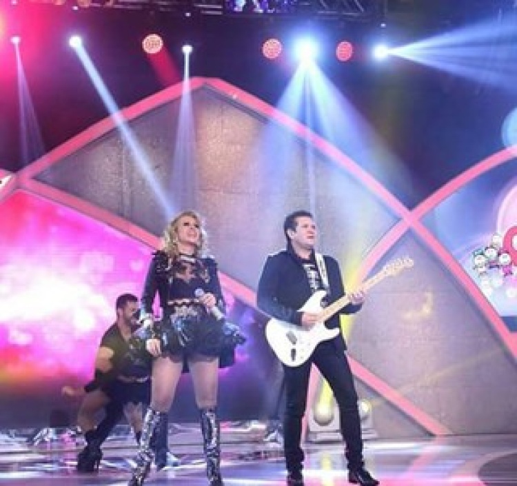 Joelma no Raul Gil (Foto: Reprodução/Facebook)