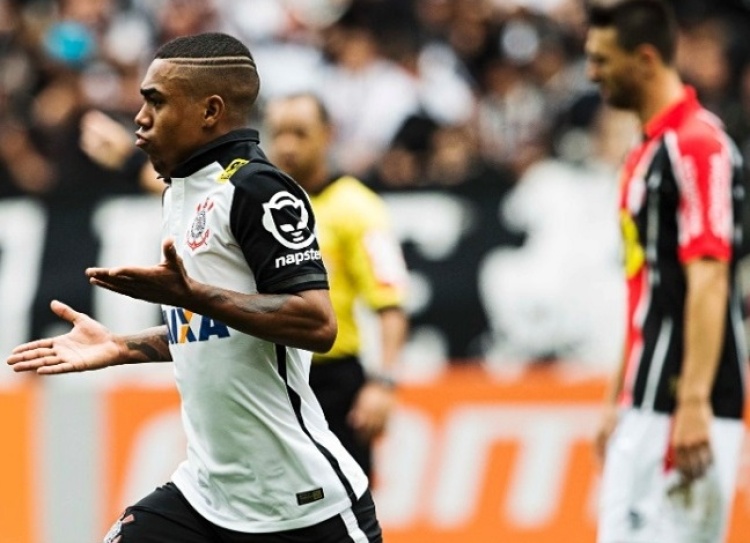  Malcom comemora o primeiro gol do Corinthians contra o Joinville 