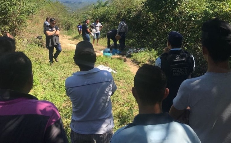 Vítimas de chacina em Palmácia, no Ceará, foram amarradas e assassinadas a tiros. (Foto: Aline Oliveira/TV Verdes Mares) Fonte: G1