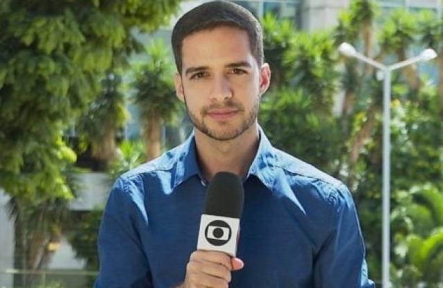 Repórter da TV Globo ao porteiro: “Me ajuda! Eles vão me matar”.