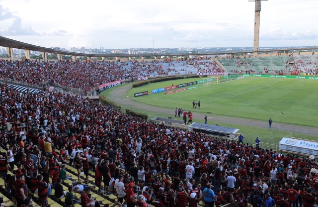 Torcedores vibram com partida entre Altos x Flamengo no Albertão em Teresina (PI)