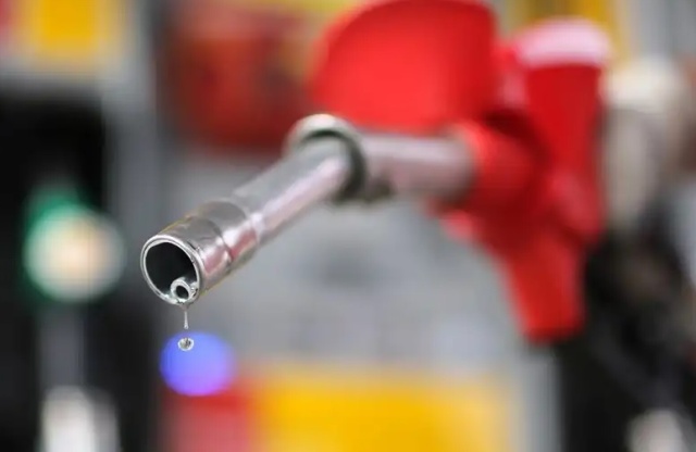 Petrobras reduz preço da gasolina pela segunda vez seguida a partir de sexta-feira (29)
