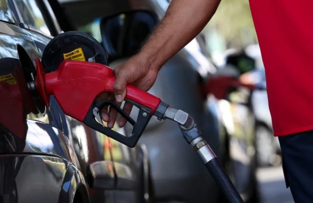 QUEDA: Petrobras anuncia redução de R$ 0,20 no preço do diesel