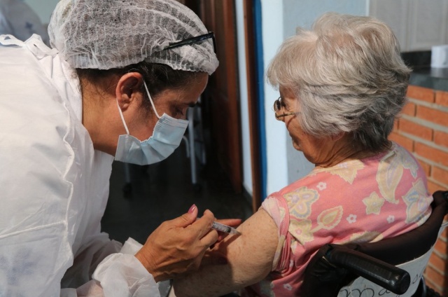 Secretaria de Saúde divulga locais de vacinação para idosos acima de 90 anos em Campo Maior