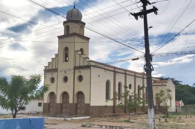 Homem furta cofre após invadir igreja em José de Freitas (PI)
