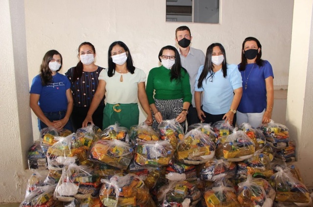 Prefeitura de Novo Santo Antônio entrega 225 kits de alimentos para beneficiários do Bolsa Família