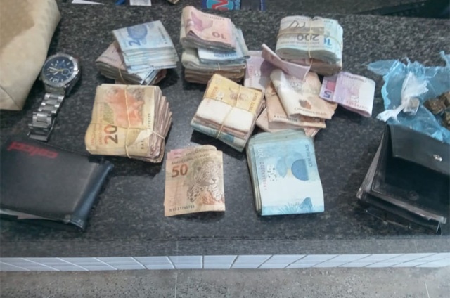 Piripiri/PI: Donos de bar são presos com drogas e 22 mil reais em dinheiro 