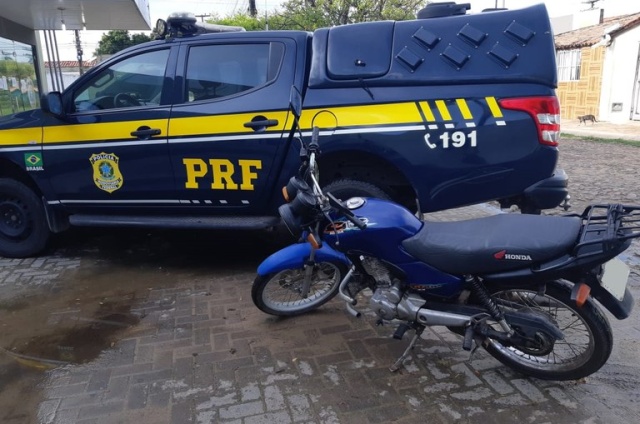 PRF recupera motocicleta furtada há nove anos em Piripiri (PI)