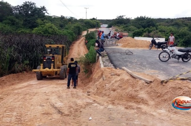 Pefeitura realiza abertura de desvio da ponte em Assunção do Piauí