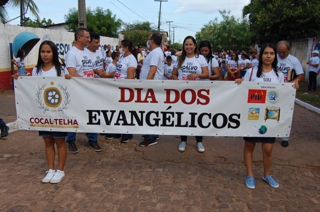 Prefeita participa da caminhada do 'Dia dos Evangélicos' em Cocal de Telha (PI)