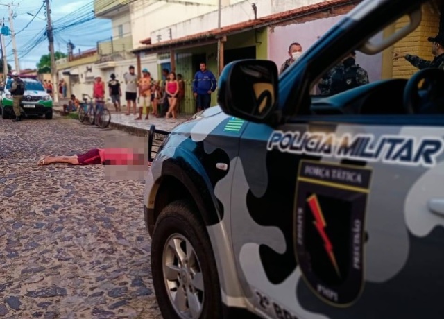 Homem é assassinado com tiros na cabeça na porta de residência no Piauí