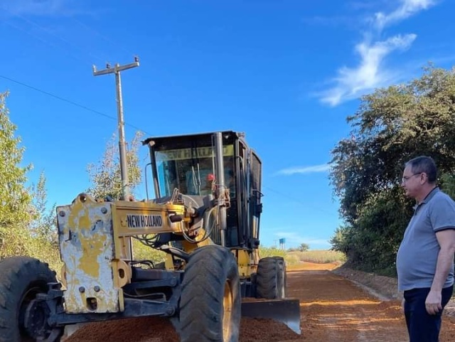 Prefeitura de Sigefredo Pacheco (PI) inicia recuperação de estrada de povoado 