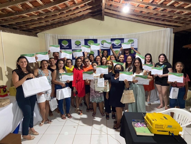 Prefeitura certifica alunos de curso profissionalizante em Jatobá do Piauí
