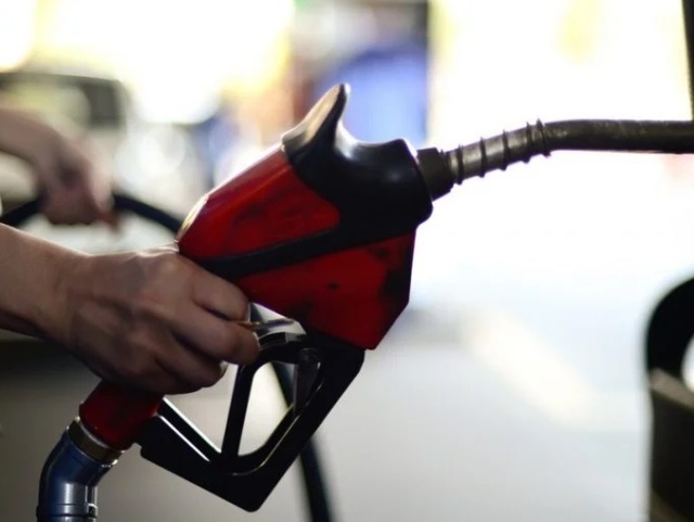 Preço médio da gasolina chega a R$ 7,29 e bate recorde histórico, aponta ANP