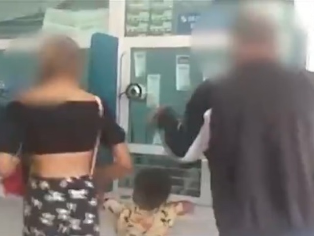 Homem que se diz policial agride mãe com criança dentro de lotérica no Piauí